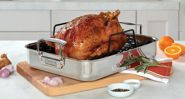 VIKING 7 QT ENAMEL COATED DUTCH OVEN/ROASTER